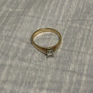 0.27ct 10k Solid yellow gold Diamond Ring Size 6.5